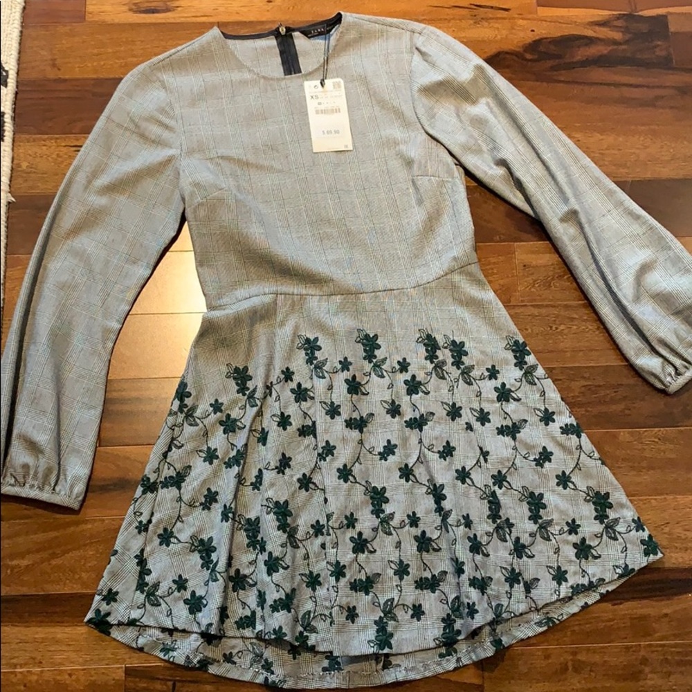 Zara size xs checkered dress/ forest green embroi